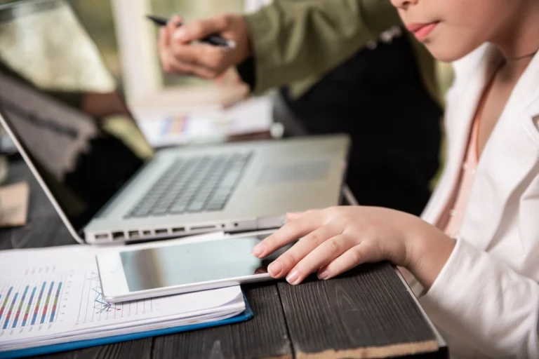 Inicia tu negocio digital: Paso a paso para crear una empresa online en España